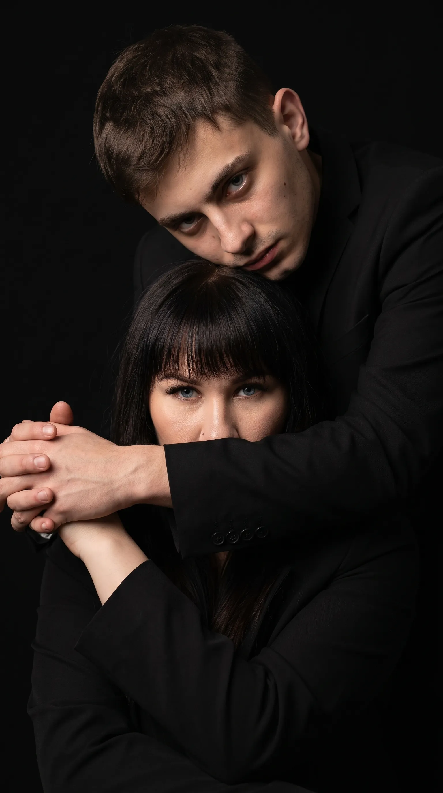 парная AI-фотосессия «Low-Key Intimate Layered Portrait»