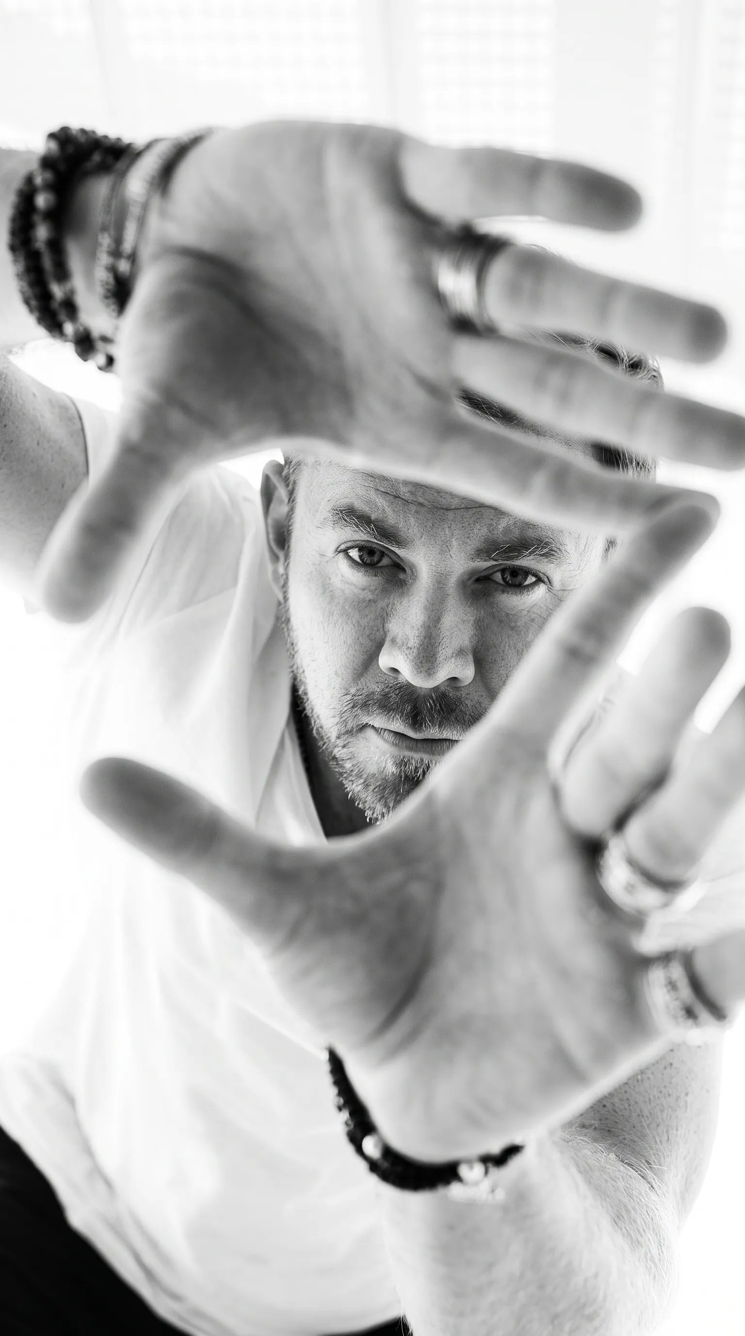 AI photoshoot “Editorial Hand-Framed Portrait in B&W”