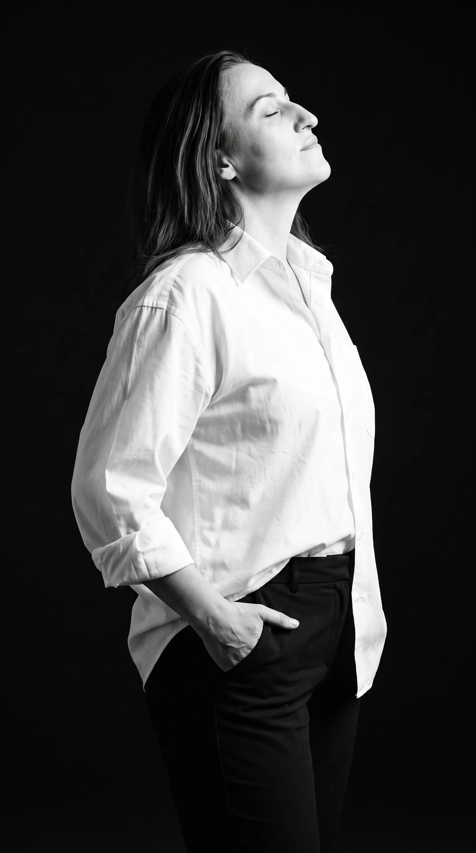 AI-фотосессия «Editorial Profile Study in Black and White»