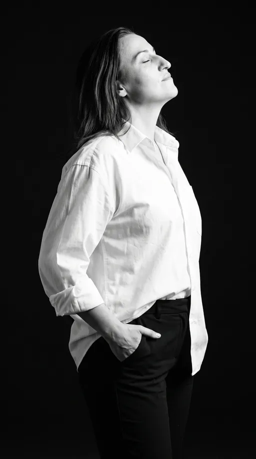 AI-фотосессия «Editorial Profile Study in Black and White»