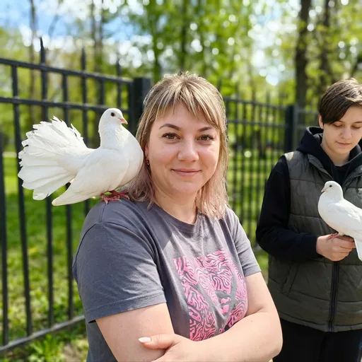 AI-арт «Daylight Portrait with White Pigeons»