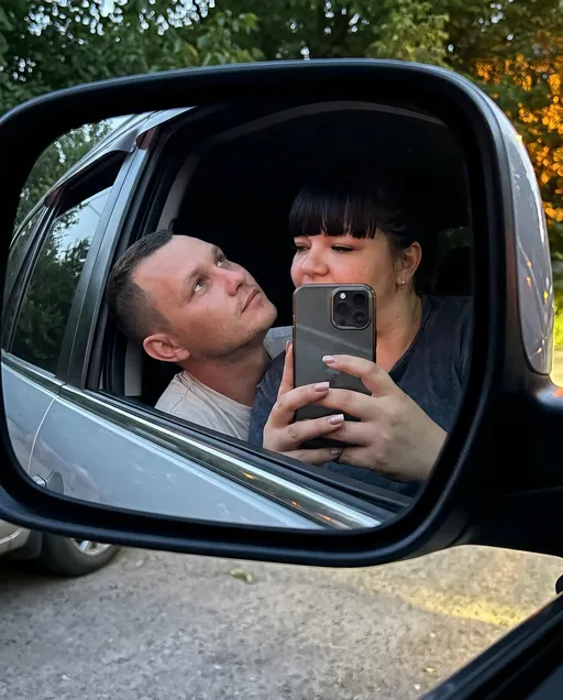 парная AI-фотосессия «Car Mirror Selfie»