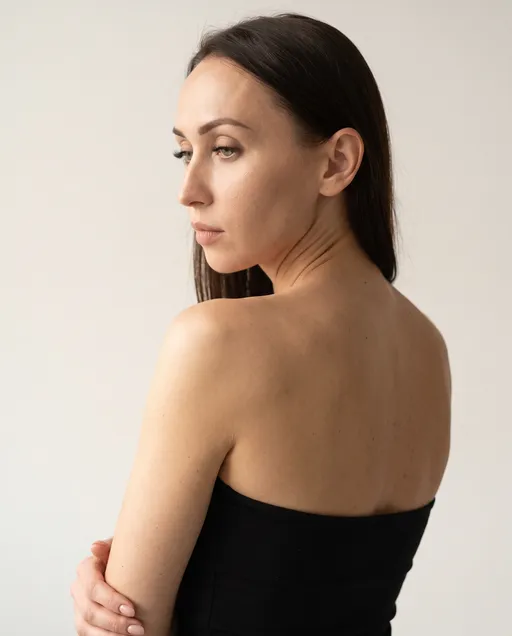 AI-фотосессия «Studio Portrait with Turned Torso»