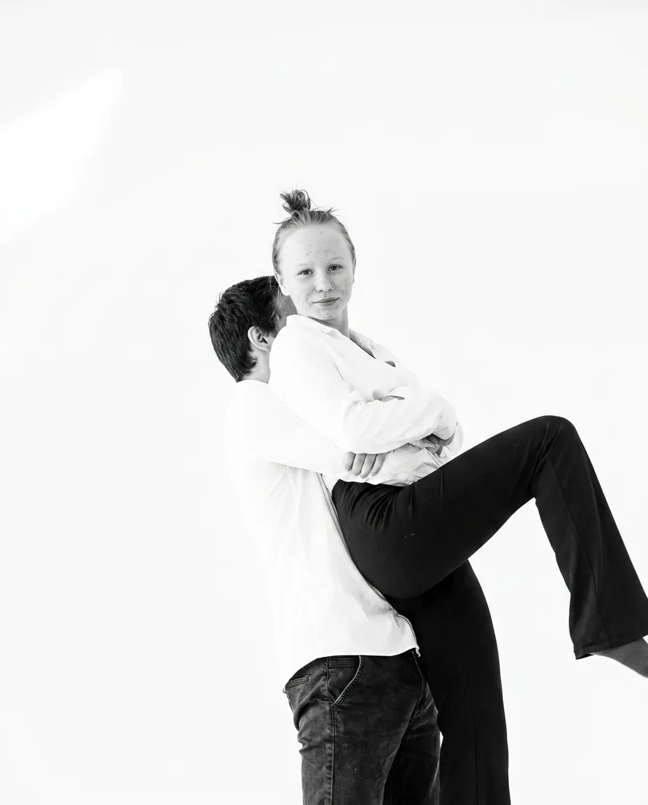 AI-фотосессия «Minimalist High-Key Duo Portrait»