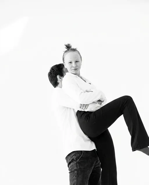 AI-фотосессия «Minimalist High-Key Duo Portrait»