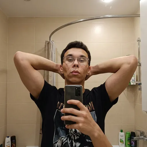 AI-арт «Bathroom Mirror Selfie in Tiled Environment»