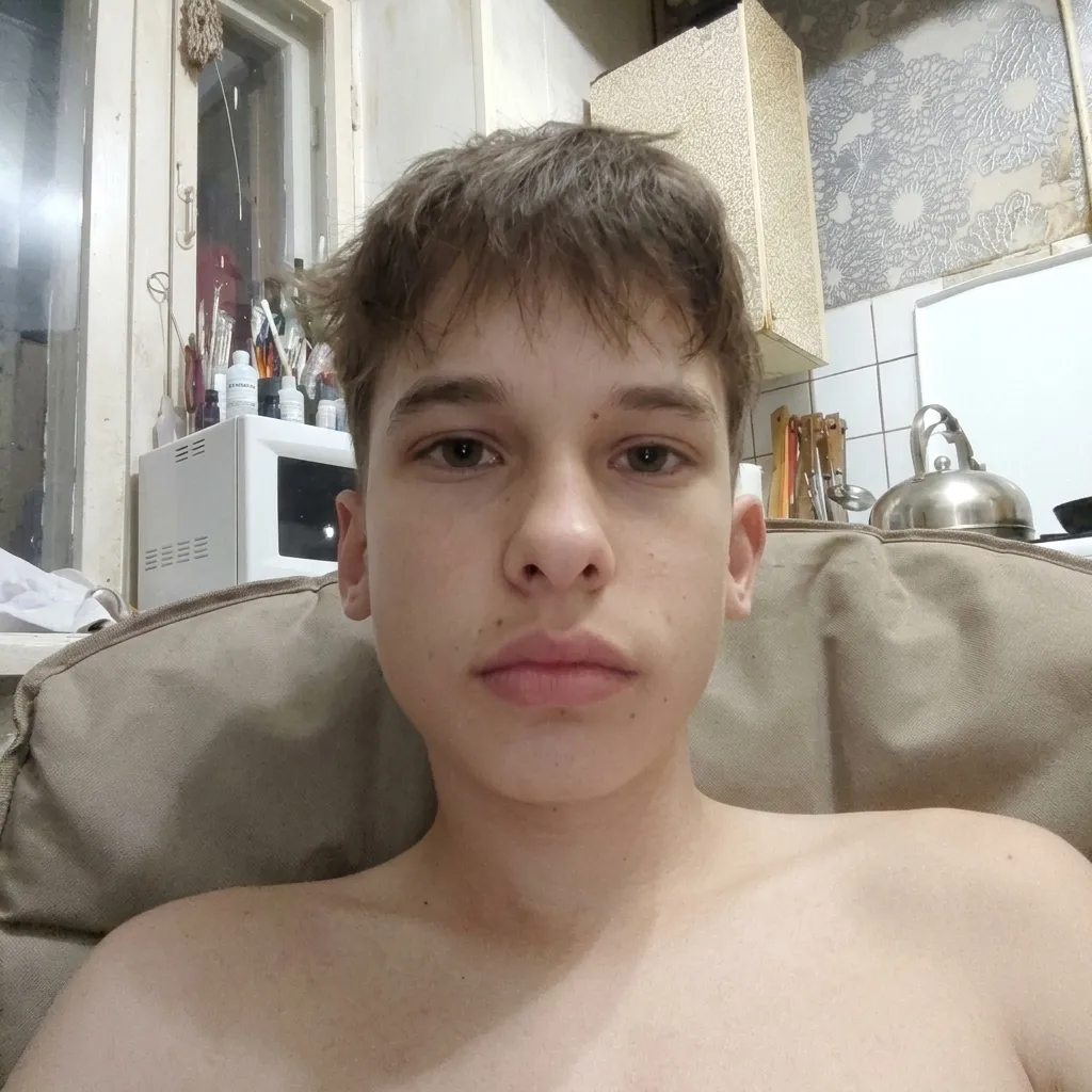 AI-фотосессия «Low-Angle Domestic Kitchen Selfie»