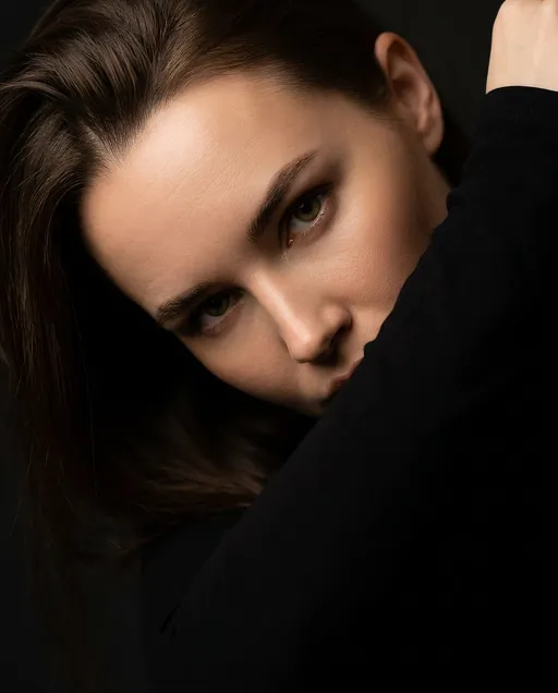 AI-фотосессия «Obscured Gaze Portrait»
