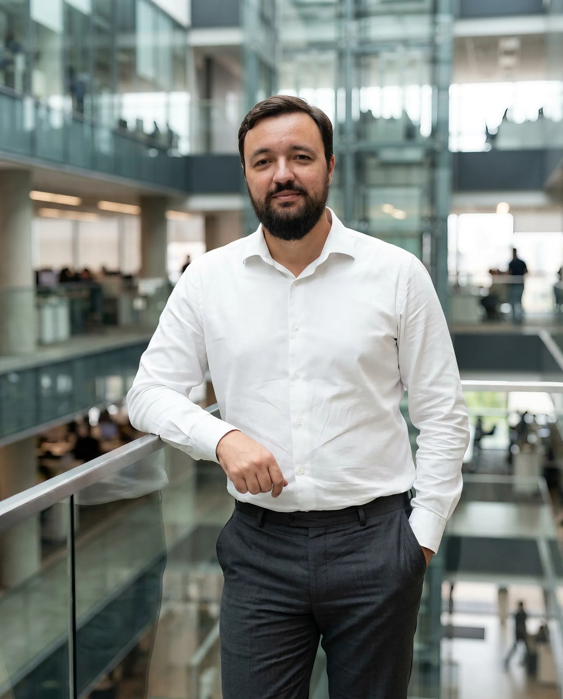 AI-фотосессия «Corporate Atrium Portrait»