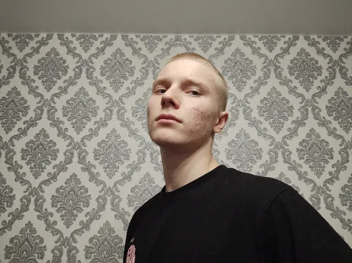 AI-фотосессия «Domestic Casual Portrait Against Patterned Wallpaper»