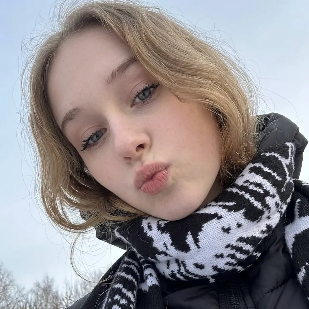 AI-фотосессия «Casual Outdoor Selfie»
