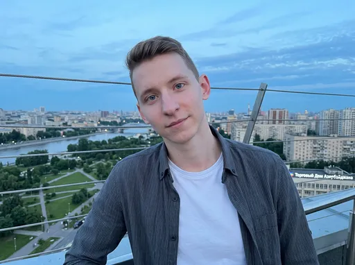 AI-фотосессия «Twilight Urban Rooftop Portrait»